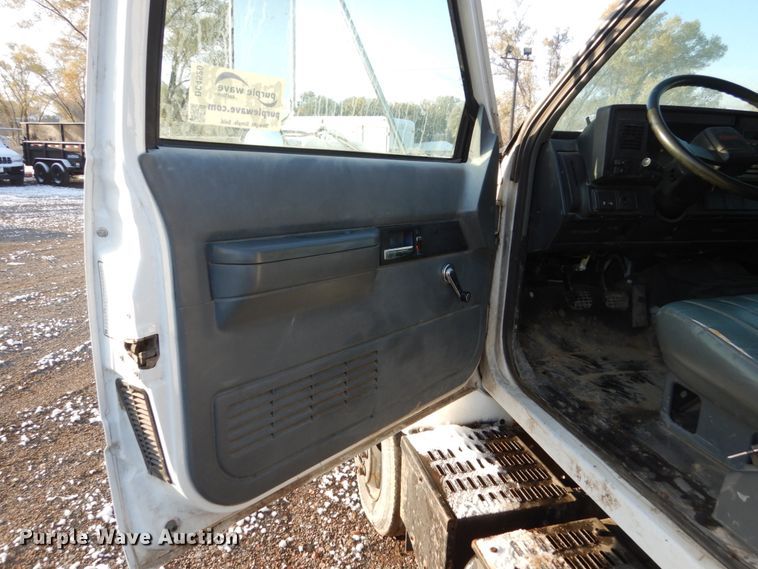 image for item DC4520 1994 GMC TopKick C5500 flatbed truck