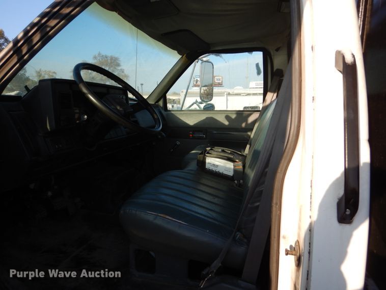 image for item DC4520 1994 GMC TopKick C5500 flatbed truck