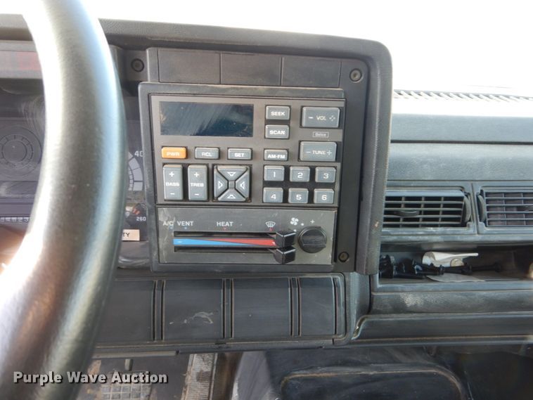 image for item DC4520 1994 GMC TopKick C5500 flatbed truck