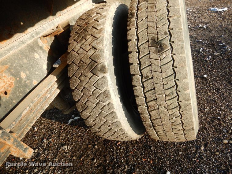 image for item DC4520 1994 GMC TopKick C5500 flatbed truck