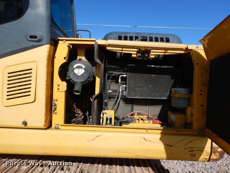 image for item DC4524 2003 Komatsu PC160LC-7 excavator