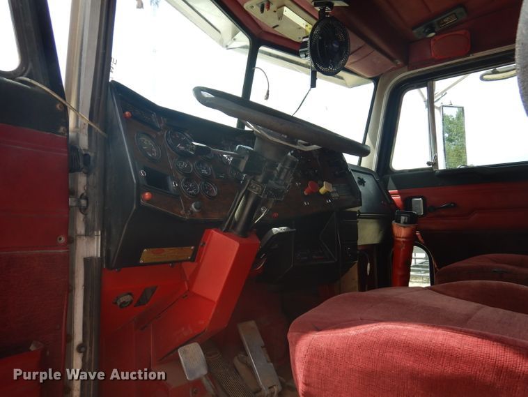 image for item DD3022 1994 Peterbilt 375 dump truck