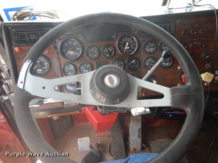 image for item DD3022 1994 Peterbilt 375 dump truck