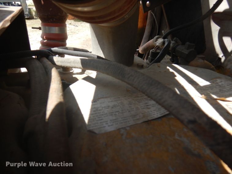 image for item DD3022 1994 Peterbilt 375 dump truck