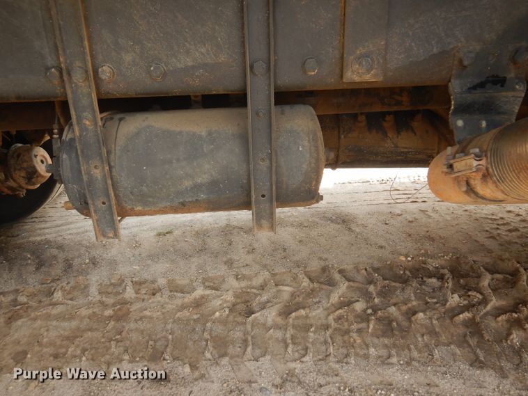 image for item DD3022 1994 Peterbilt 375 dump truck