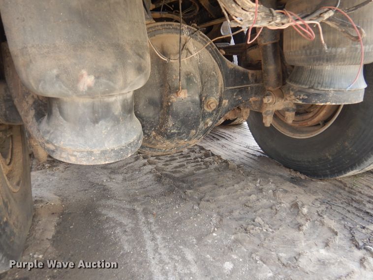 image for item DD3022 1994 Peterbilt 375 dump truck