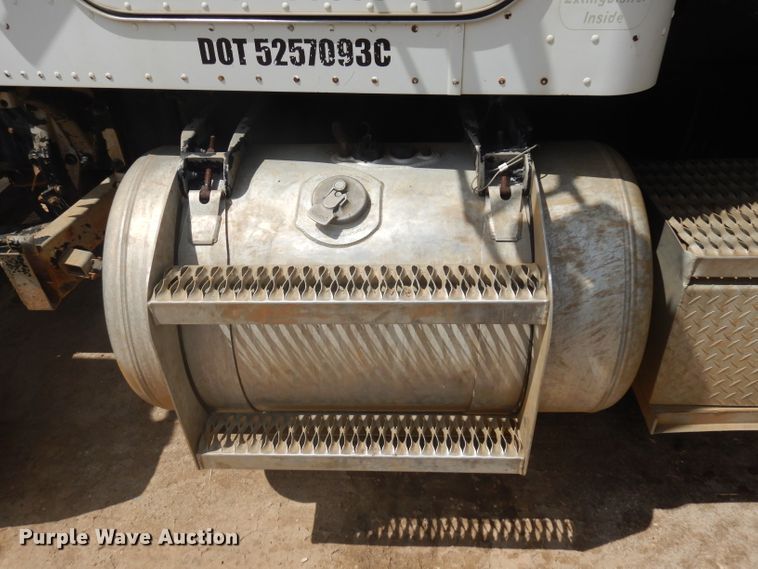 image for item DD3022 1994 Peterbilt 375 dump truck