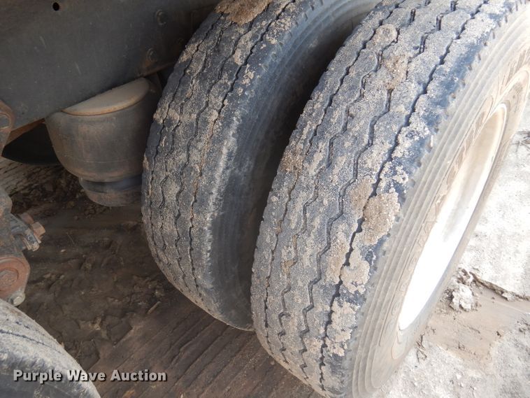 image for item DD3022 1994 Peterbilt 375 dump truck