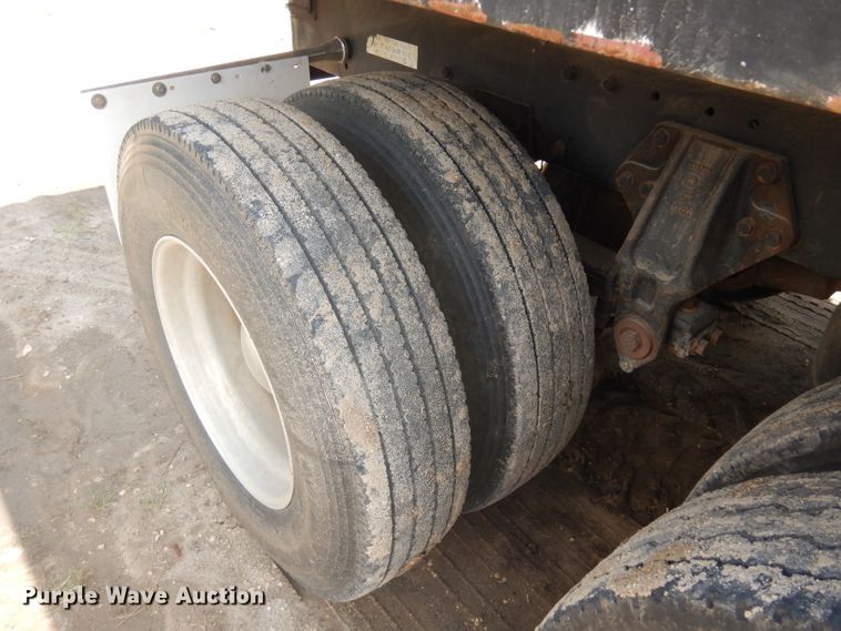 image for item DD3022 1994 Peterbilt 375 dump truck