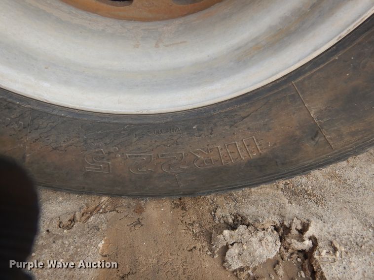 image for item DD3022 1994 Peterbilt 375 dump truck