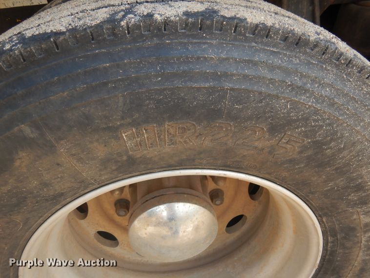 image for item DD3022 1994 Peterbilt 375 dump truck