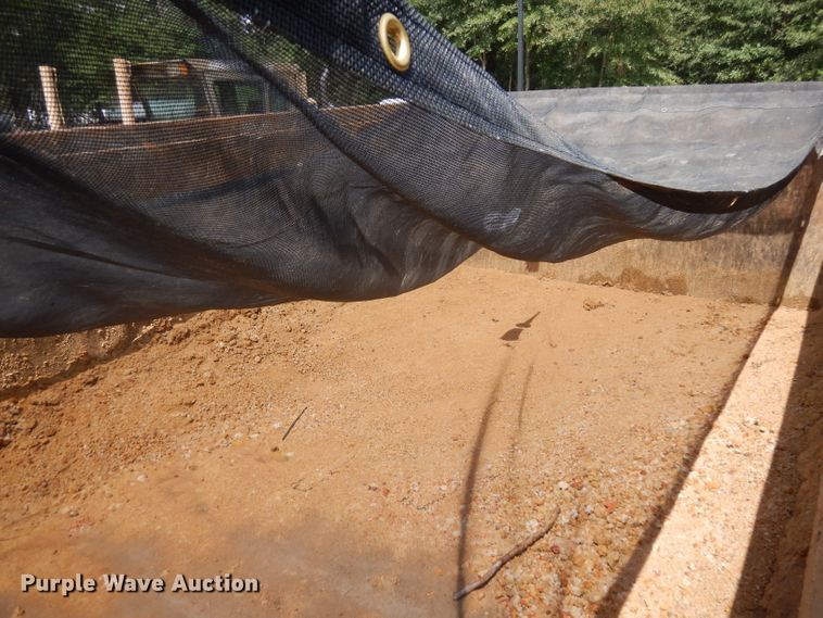 image for item DD3022 1994 Peterbilt 375 dump truck