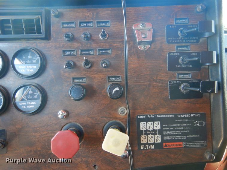 image for item DD3022 1994 Peterbilt 375 dump truck