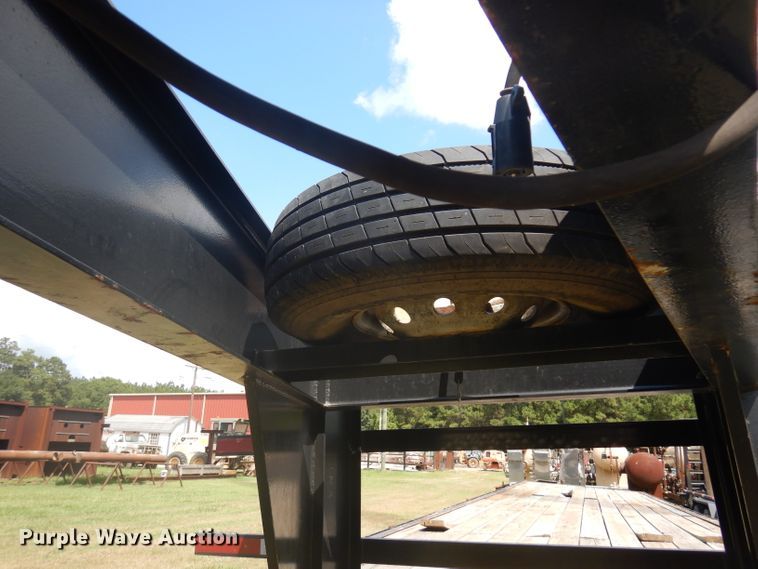 image for item DD3025 2000 Bourg equipment trailer