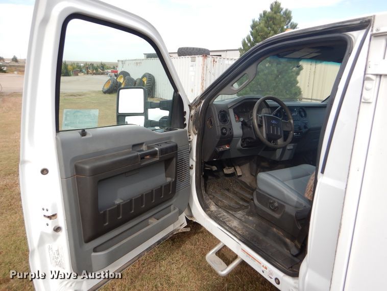 image for item DD4516 2011 Ford F550 Super Duty service truck with crane