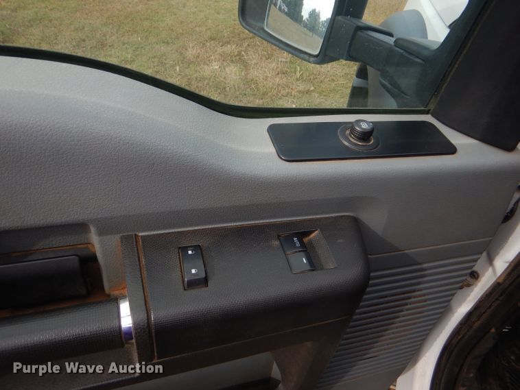 image for item DD4516 2011 Ford F550 Super Duty service truck with crane