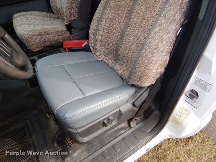 image for item DD4516 2011 Ford F550 Super Duty service truck with crane