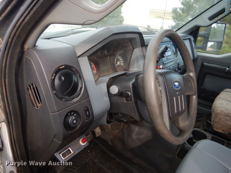 image for item DD4516 2011 Ford F550 Super Duty service truck with crane