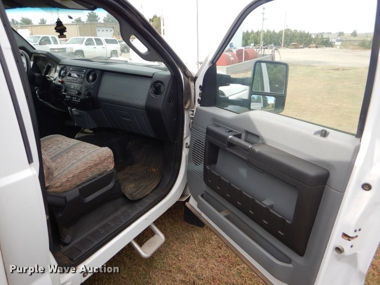 image for item DD4516 2011 Ford F550 Super Duty service truck with crane