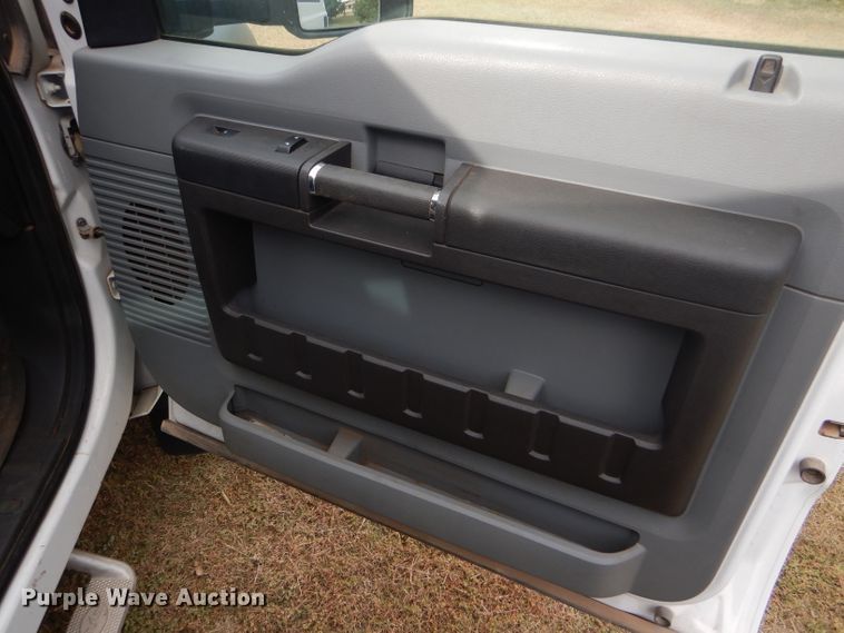 image for item DD4516 2011 Ford F550 Super Duty service truck with crane