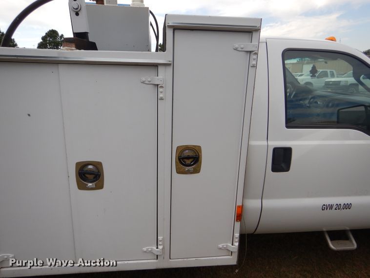 image for item DD4516 2011 Ford F550 Super Duty service truck with crane