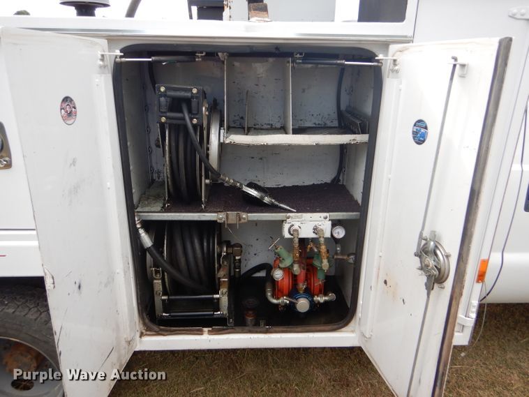 image for item DD4516 2011 Ford F550 Super Duty service truck with crane