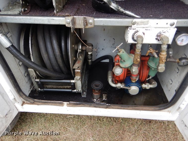 image for item DD4516 2011 Ford F550 Super Duty service truck with crane