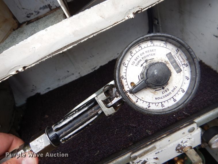 image for item DD4516 2011 Ford F550 Super Duty service truck with crane