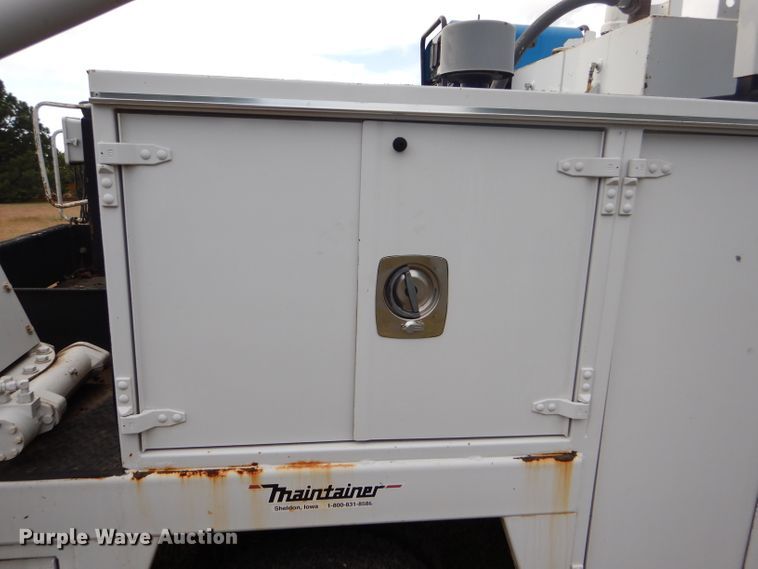 image for item DD4516 2011 Ford F550 Super Duty service truck with crane