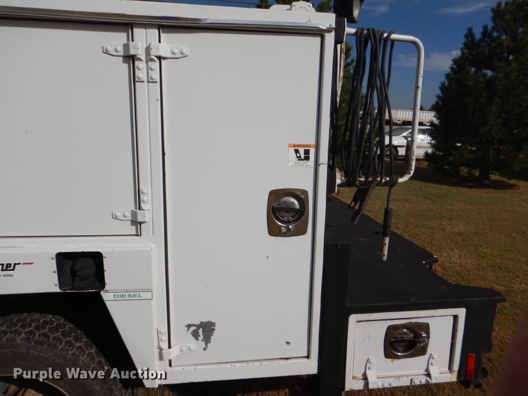 image for item DD4516 2011 Ford F550 Super Duty service truck with crane