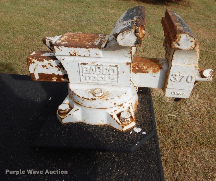 image for item DD4516 2011 Ford F550 Super Duty service truck with crane