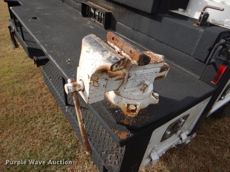 image for item DD4516 2011 Ford F550 Super Duty service truck with crane