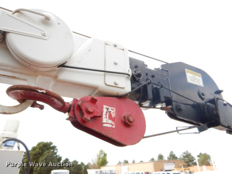 image for item DD4516 2011 Ford F550 Super Duty service truck with crane