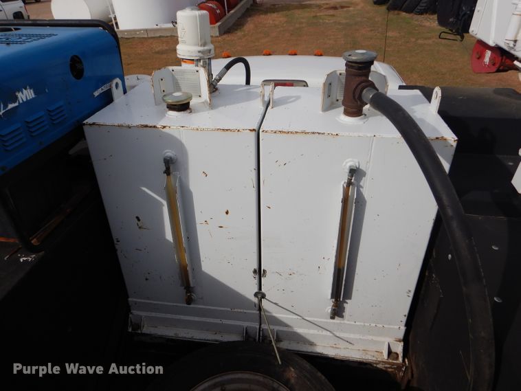 image for item DD4516 2011 Ford F550 Super Duty service truck with crane