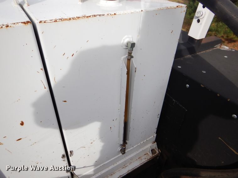 image for item DD4516 2011 Ford F550 Super Duty service truck with crane