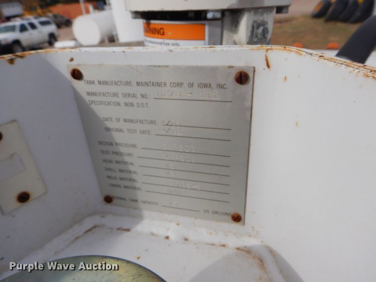 image for item DD4516 2011 Ford F550 Super Duty service truck with crane