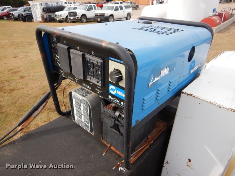 image for item DD4516 2011 Ford F550 Super Duty service truck with crane