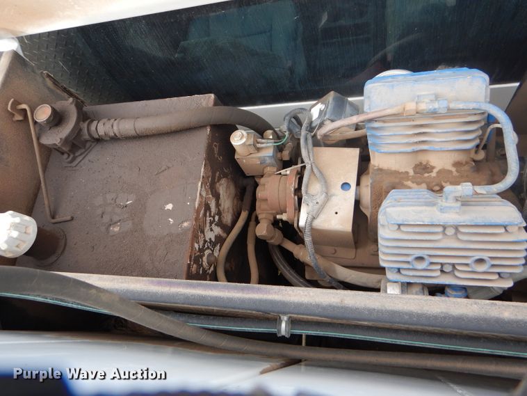 image for item DD4516 2011 Ford F550 Super Duty service truck with crane