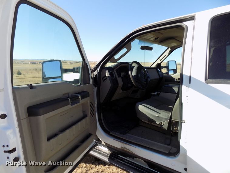 image for item DD6048 2009 Ford F350 Super Duty Crew Cab utility bed pickup truck