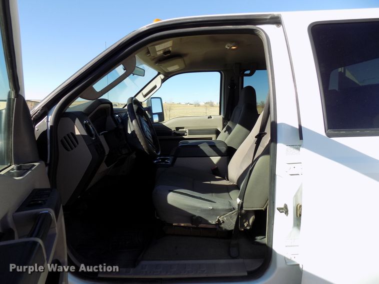 image for item DD6048 2009 Ford F350 Super Duty Crew Cab utility bed pickup truck