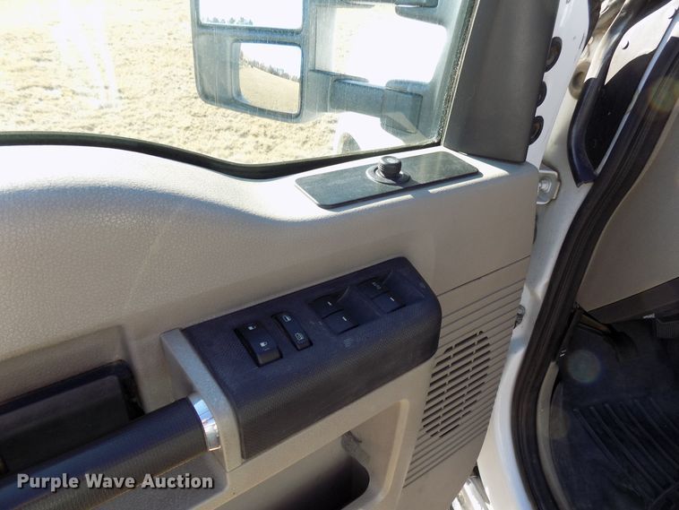 image for item DD6048 2009 Ford F350 Super Duty Crew Cab utility bed pickup truck