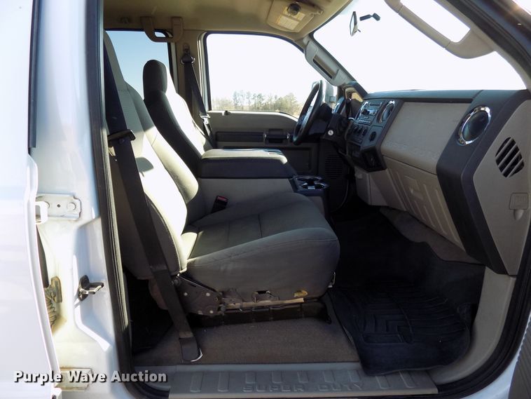 image for item DD6048 2009 Ford F350 Super Duty Crew Cab utility bed pickup truck