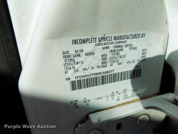 image for item DD6048 2009 Ford F350 Super Duty Crew Cab utility bed pickup truck