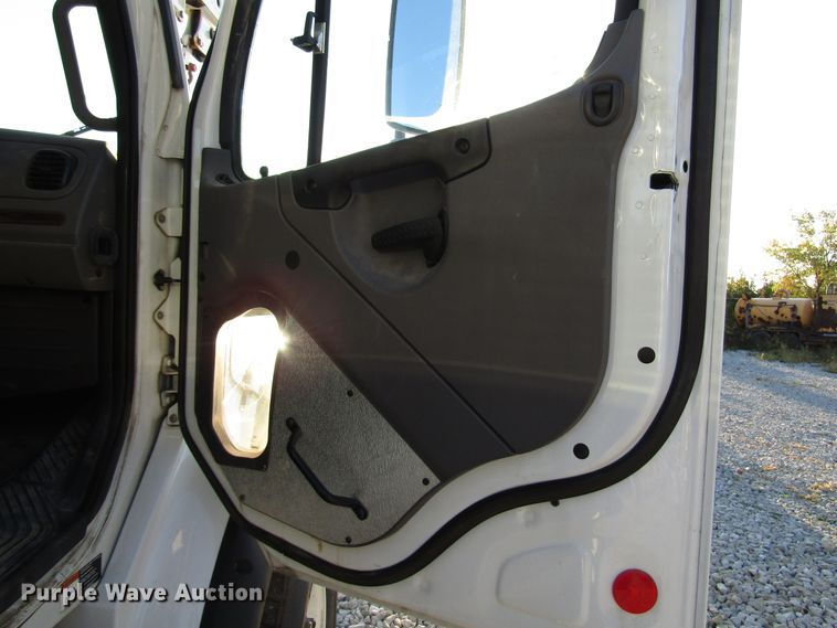 image for item DG6499 2012 Freightliner Business Class M2 crane truck