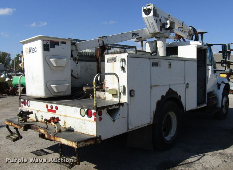 image for item DG6506 2003 International 4300 bucket truck