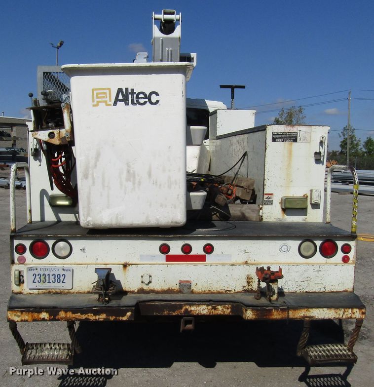 image for item DG6506 2003 International 4300 bucket truck