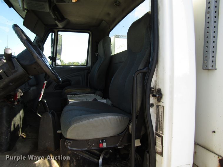 image for item DG6506 2003 International 4300 bucket truck