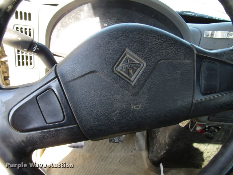 image for item DG6506 2003 International 4300 bucket truck