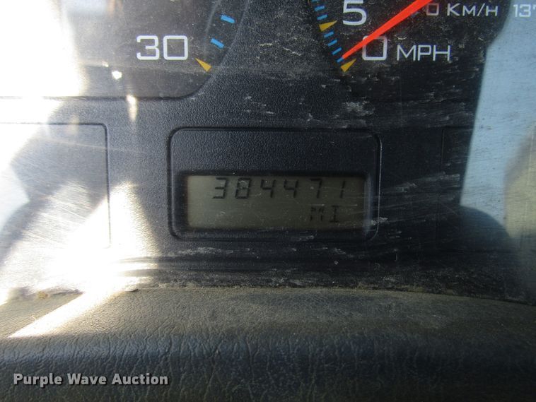 image for item DG6506 2003 International 4300 bucket truck