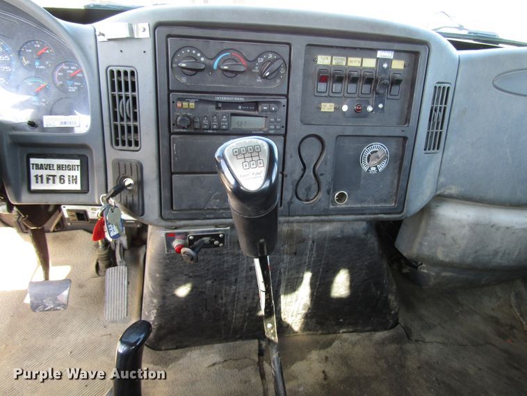 image for item DG6506 2003 International 4300 bucket truck